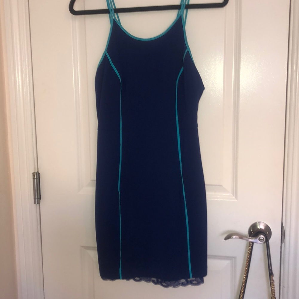 Trina Turk slim fit flattering dress